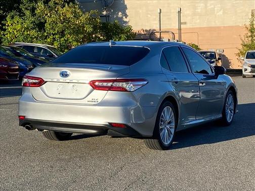 2020 Toyota Camry Hybrid XLE