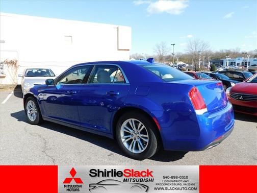 Photo 3 of 24 of 2018 Chrysler 300 Touring