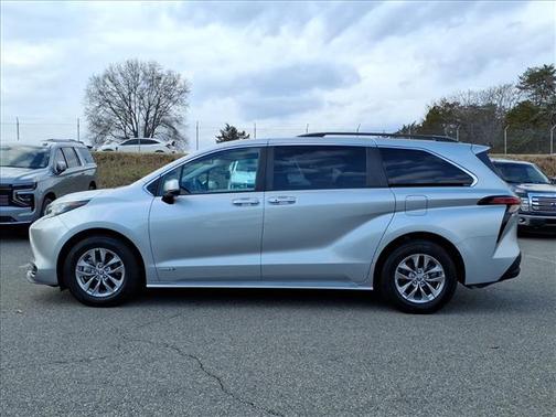 2021 Toyota Sienna LE