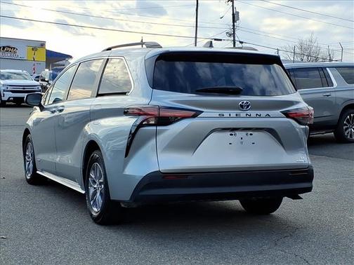 2021 Toyota Sienna LE
