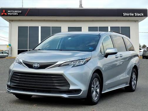 2021 Toyota Sienna LE
