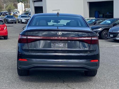 Deep Black Pearl 2025 Volkswagen Jetta 1.5T SE