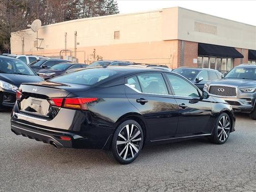 2022 Nissan Altima SR FWD