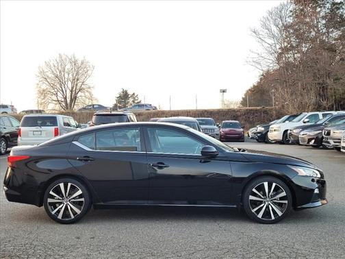 2022 Nissan Altima SR FWD