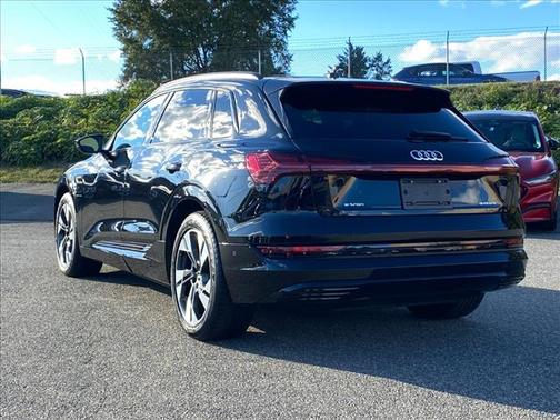 2022 Audi e-tron Premium