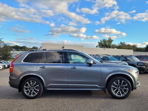 2019 Volvo XC90 T6 Momentum