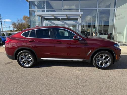 2025 BMW X4 xDrive30i