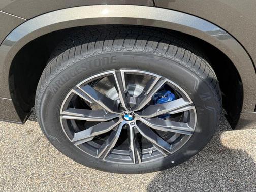 Manhattan Green Metallic 2026 BMW X5 xDrive40i