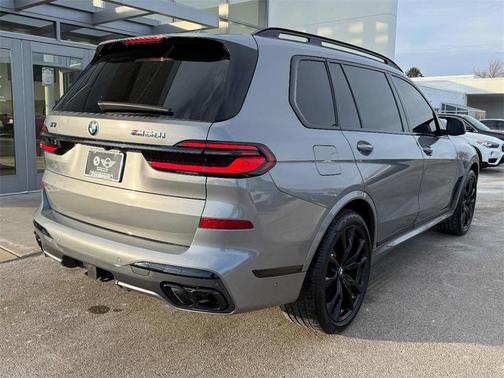 2025 BMW X7 M60i