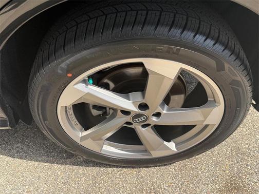 2020 Audi Q5 45 Titanium Premium