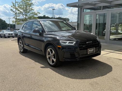 2020 Audi Q5 45 Titanium Premium