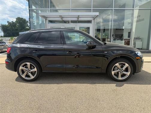 2020 Audi Q5 45 Titanium Premium