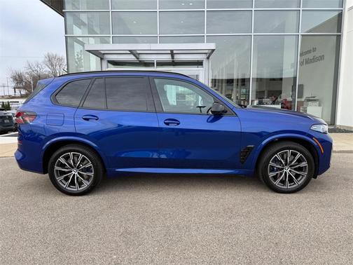 2025 BMW X5 M60i