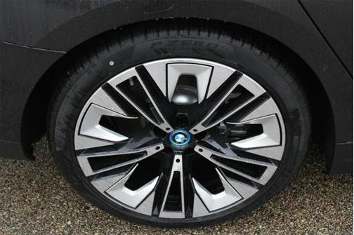 2025 BMW i5 xDrive40