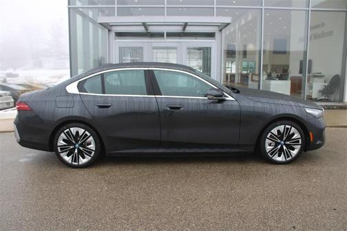 2025 BMW i5 xDrive40