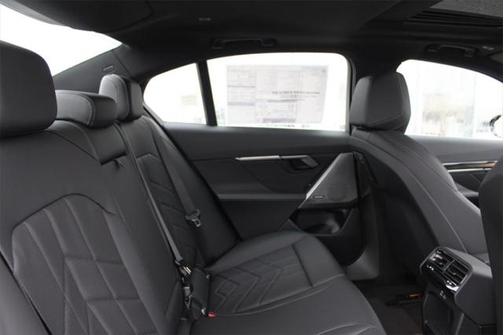 2025 BMW i5 xDrive40