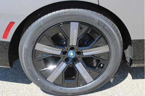 2025 BMW iX M60