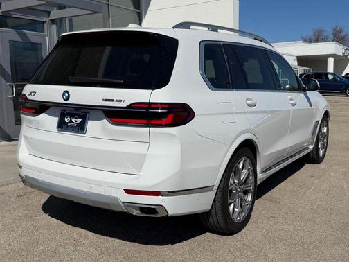 Alpine White 2023 BMW X7 xDrive40i