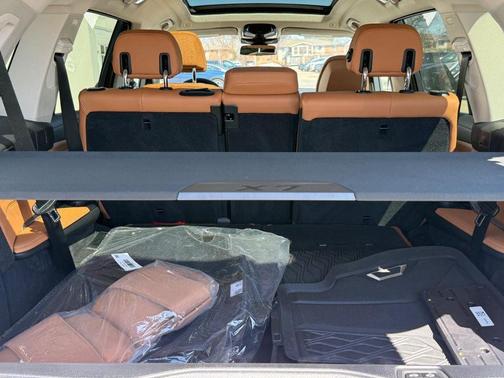 Alpine White 2023 BMW X7 xDrive40i