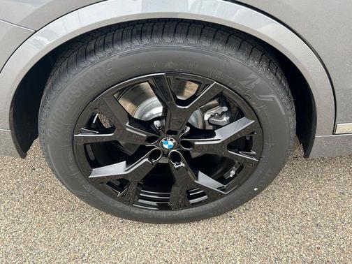 Skyscraper Grey Metallic 2025 BMW X7 xDrive40i