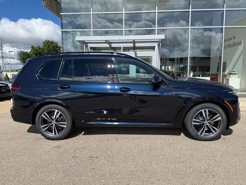 Carbon Black Metallic 2027 BMW X7 xDrive40i
