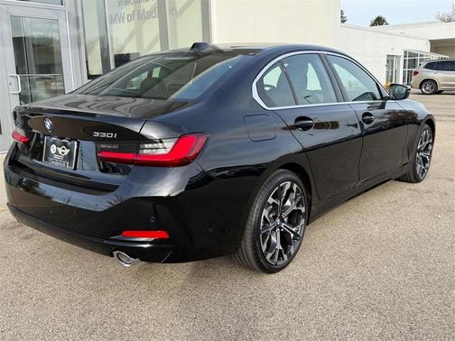 2026 BMW 330 i xDrive