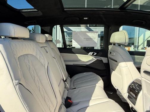 Dravit Grey Metallic 2026 BMW X7 xDrive40i