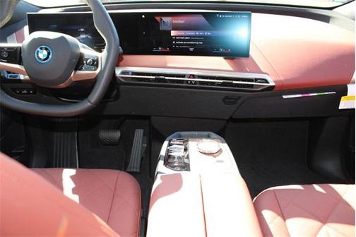 Aventurin Red Metallic 2023 BMW iX xDrive50