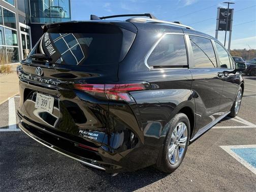 2021 Toyota Sienna Platinum 7 Passenger