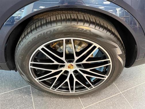 2024 Porsche Cayenne Base