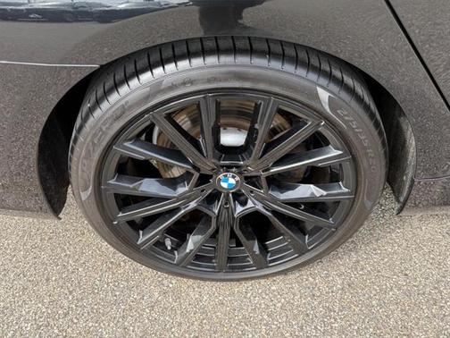2022 BMW 740 i
