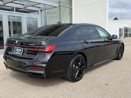 2022 BMW 740 i
