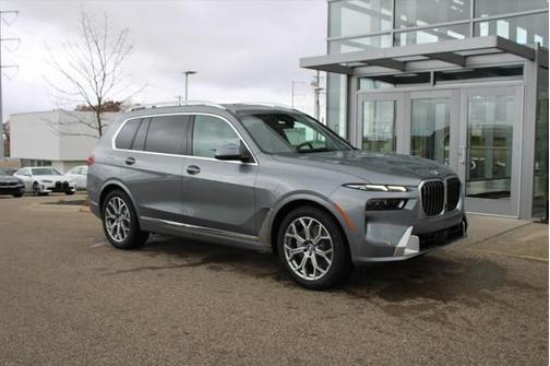 2025 BMW X7 xDrive40i