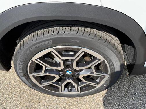 Alpine White 2026 BMW X2 xDrive28i