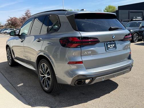 Skyscraper Grey Metallic 2026 BMW X5 xDrive40i