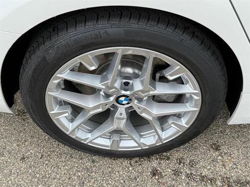 2025 BMW 330 i xDrive