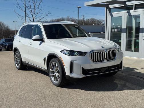 Mineral White Metallic 2026 BMW X5 xDrive40i