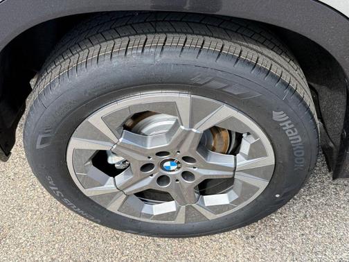 Space Silver Metallic 2026 BMW X1 xDrive28i