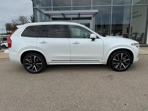2024 Volvo XC90 B6 Ultimate Bright Theme 7-Seater