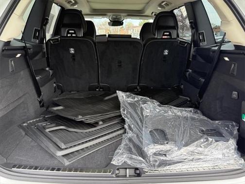 2024 Volvo XC90 B6 Ultimate Bright Theme 7-Seater