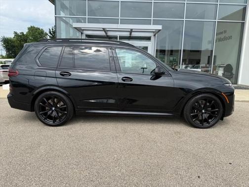 2025 BMW X7 M60i
