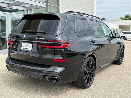 2025 BMW X7 M60i