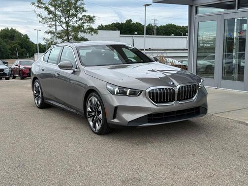 Oxide Grey Metallic 2026 BMW 540 xDrive