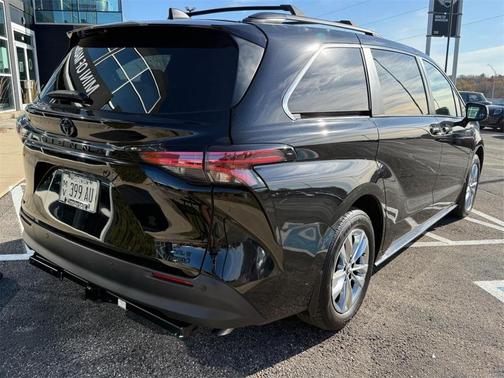 2022 Toyota Sienna Woodland Edition