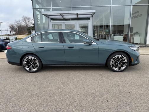 2026 BMW 530 i xDrive