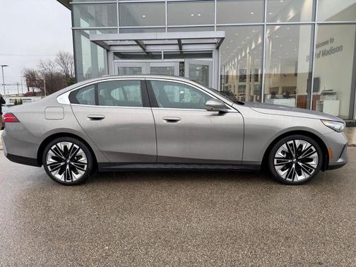 Oxide Grey Metallic 2026 BMW 540 xDrive