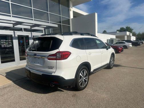 Crystal White Pearl 2022 Subaru Ascent Limited 8-Passenger