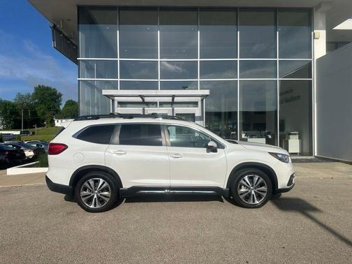 Crystal White Pearl 2022 Subaru Ascent Limited 8-Passenger