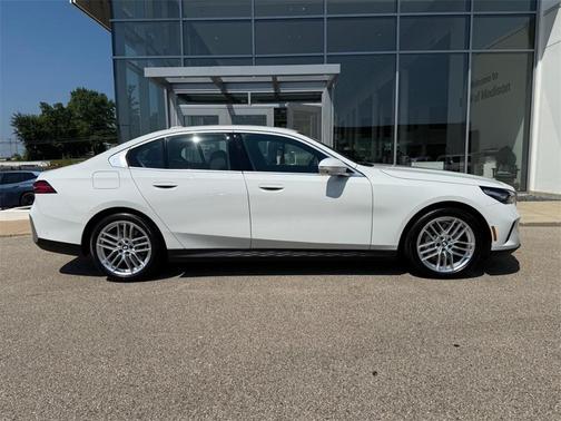 2025 BMW 530 i xDrive
