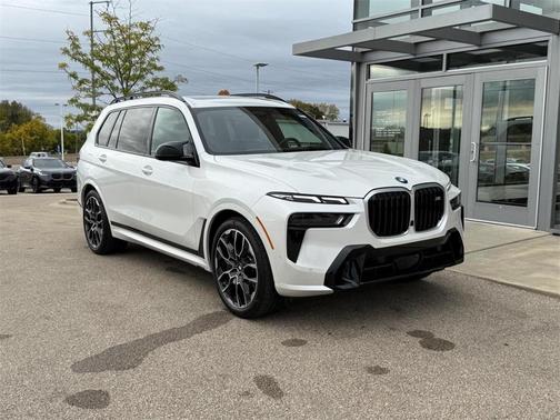 2025 BMW X7 M60i
